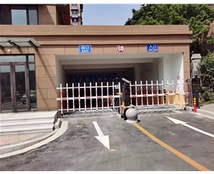 學校大門車牌識別道閘